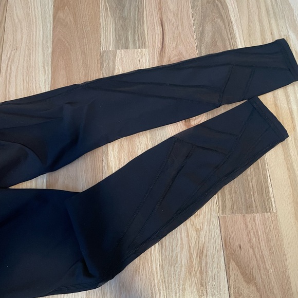 Mid rise mesh detailing lululemon leggings - Picture 2 of 5
